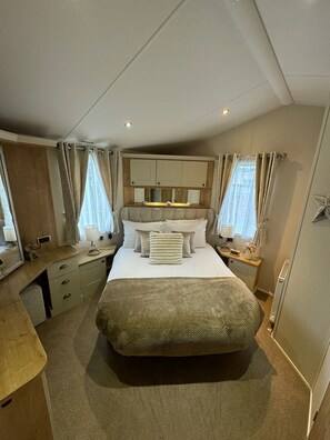 Iron/ironing board, WiFi, bed sheets - The Vogue Lodge - Golden Anchor Holiday Park (LM1) (Chapel Saint Leonards)