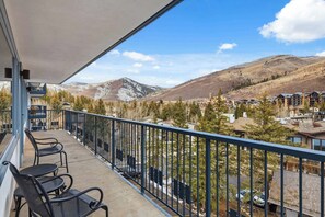 Property grounds - Lodge Tower 578 2BR at the base of Vail Mountain (Vail)