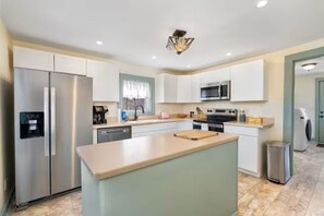 Private kitchen - Steps to Ariel Park / Renovated 2BR Retreat (Mount Vernon)