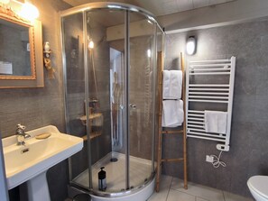 Shower, hair dryer, towels - The Little House in Givry (Givry)