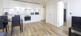 Spacious 1 Bed Apartment in Gravesend w Games Room