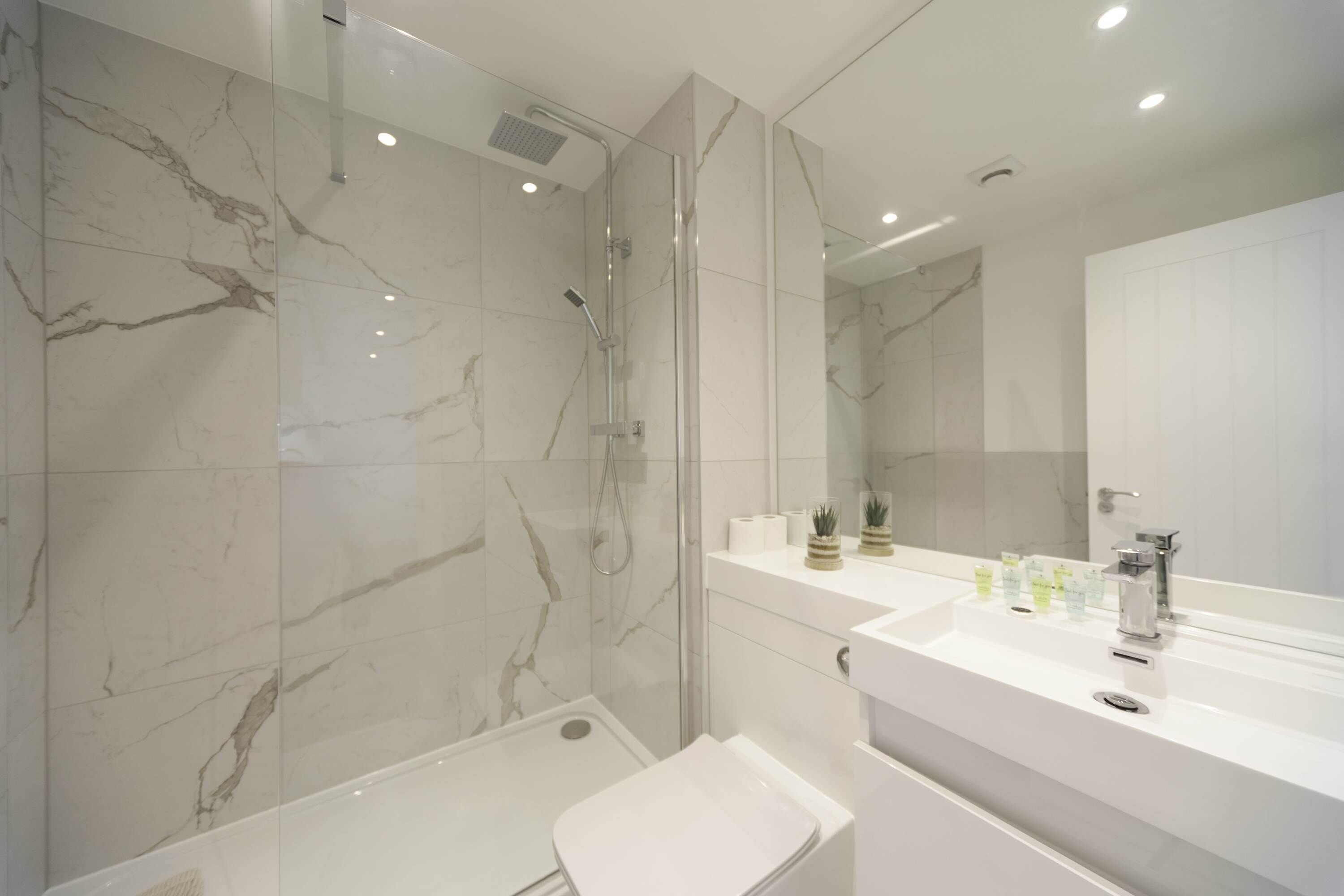 Shower, hair dryer, towels, shampoo