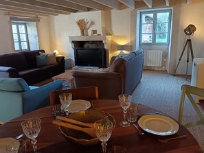 Living area - La Chalendrette : Large country house in Charente-Maritime (Fontaine-Chalendray)