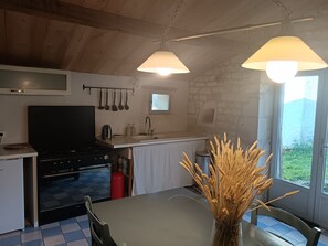 Private kitchen - La Chalendrette : Large country house in Charente-Maritime (Fontaine-Chalendray)
