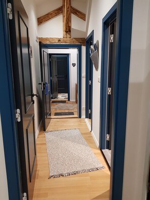 Apartemen Comfort, 1 kamar tidur, balkon, pemandangan gunung