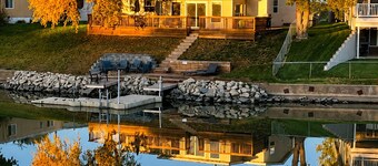 Lakefront Home-Sleeps 10, Private Dock, Kayaks, Family Friendly
