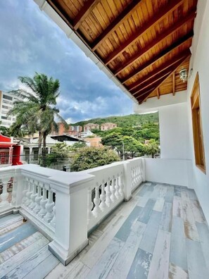 Property grounds - Hotel Granada Embassy (Cali)