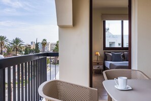 Appartement, balcon, vue ville | Restauration extérieure