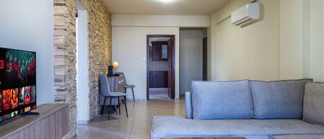 Apartment, Balcony, City View | Living area