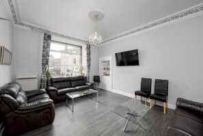 TV - Charming Spacious Guesthouse, Edinburgh - Pass the Keys (Edinburgh)