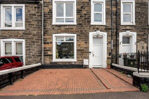 Exterior detail - Charming Spacious Guesthouse, Edinburgh - Pass the Keys (Edinburgh)