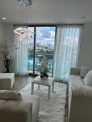 Living room - Apartamento con Vista mar y la Ciudad La Gloria Malecón Santo Domingo (Santo Domingo)
