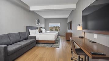 Suíte superior, várias camas, vista para o jardim