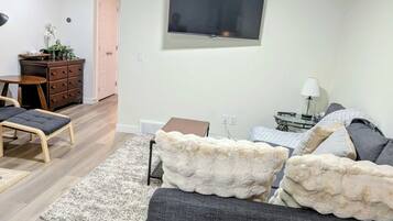 House, 2 Bedrooms, City View | Room amenity