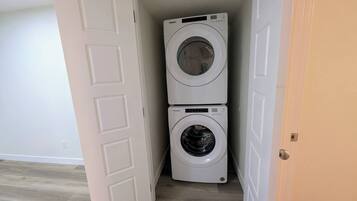 House, 2 Bedrooms, City View | Interior