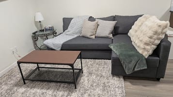 House, 2 Bedrooms, City View | Living area