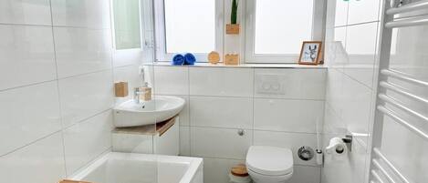 Shower, hair dryer, towels