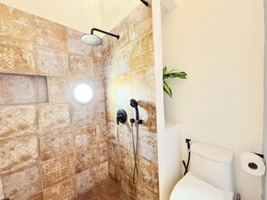 Bidet, towels, soap, toilet paper - Historic heritage loft, walled city (Cartagena de Indias)