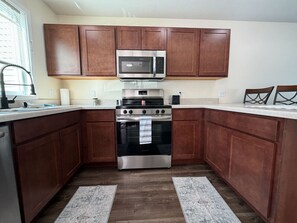 Fridge, microwave, stovetop, dishwasher