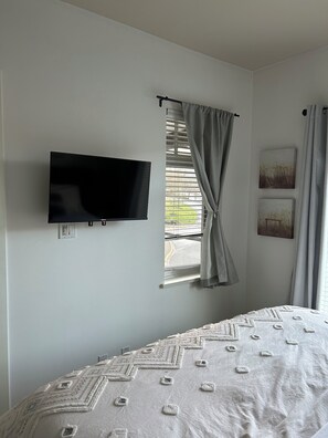 Room - Luxury Condo on Bear Mountain—travel nurses! pets! (Langford)