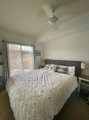 Room - Luxury Condo on Bear Mountain—travel nurses! pets! (Langford)