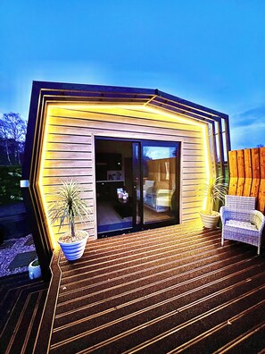 Cabin (The Balblair Luxury Pod with Hot Tub) | Bed sheets - Newmore Highland Pods (Invergordon)