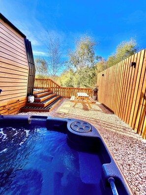 Cabin (The Balblair Luxury Pod with Hot Tub) | Bed sheets - Newmore Highland Pods (Invergordon)