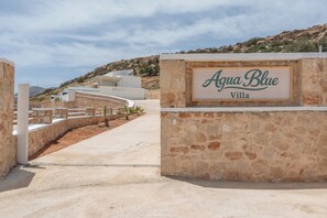 A villa entrance with a stone wall and a sign reading 'Aqua Blue Villa.' - Villa 'Aqua Blue 2' with Private Pool and Sea View (Amoopi)