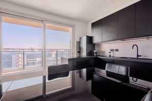Fridge, microwave, oven, dishwasher - Giax Tower Luxury Oasis (Milano)