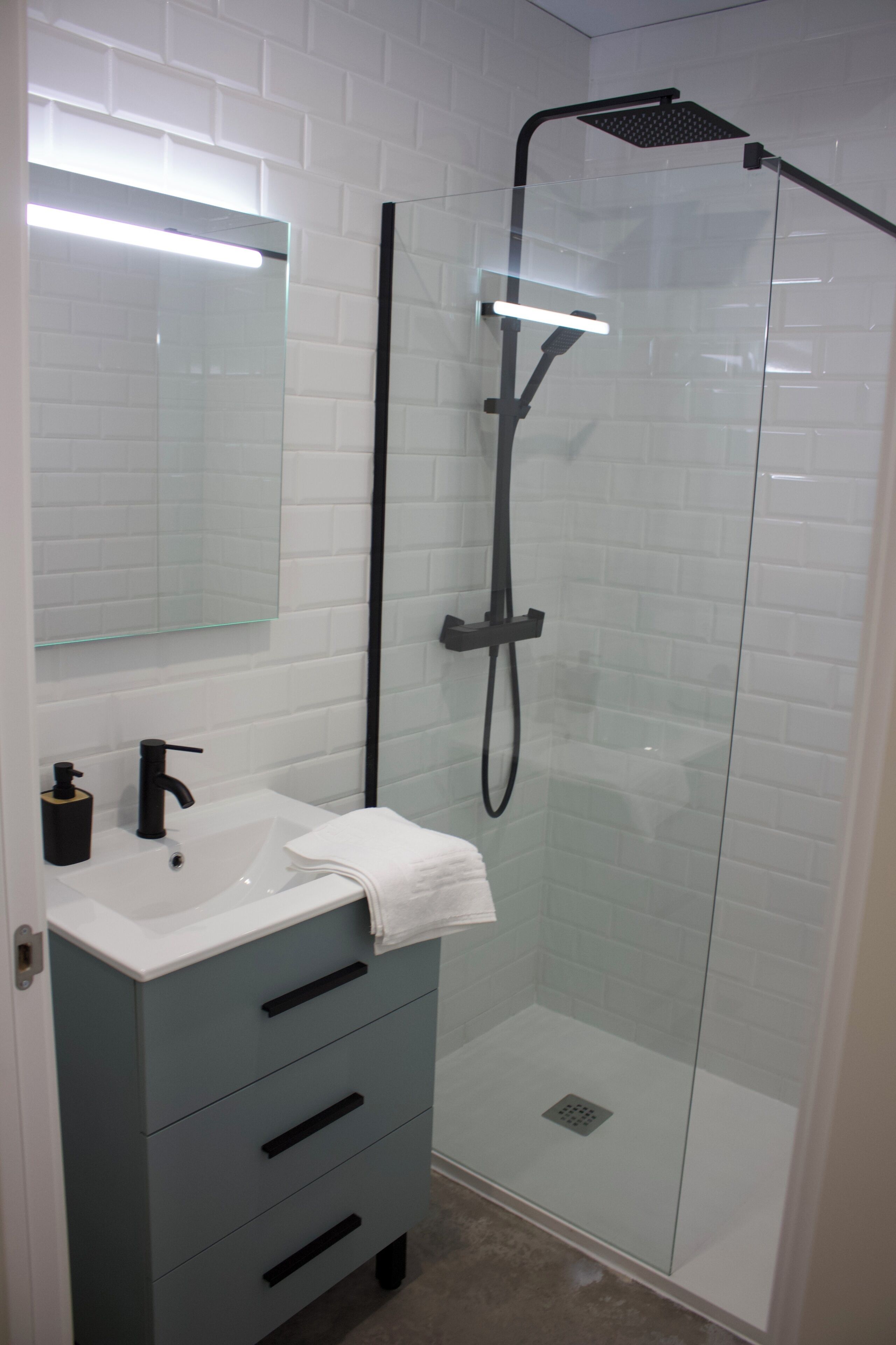 Shower, free toiletries, hair dryer, towels