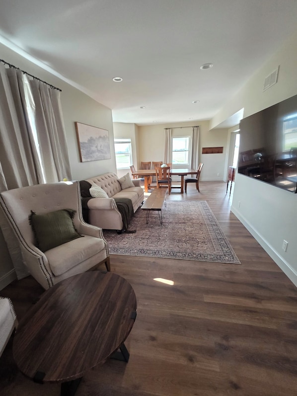 Living area - Spacious 4-bedroom house in quiet Wilmington (Wilmington)