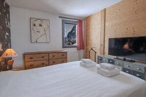 2 chambres, fer et planche à repasser, Wi-Fi, draps fournis