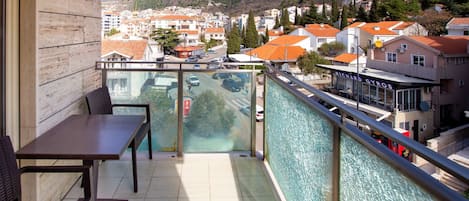 Casa (Two Bedroom Family Suite 106) | Balcón