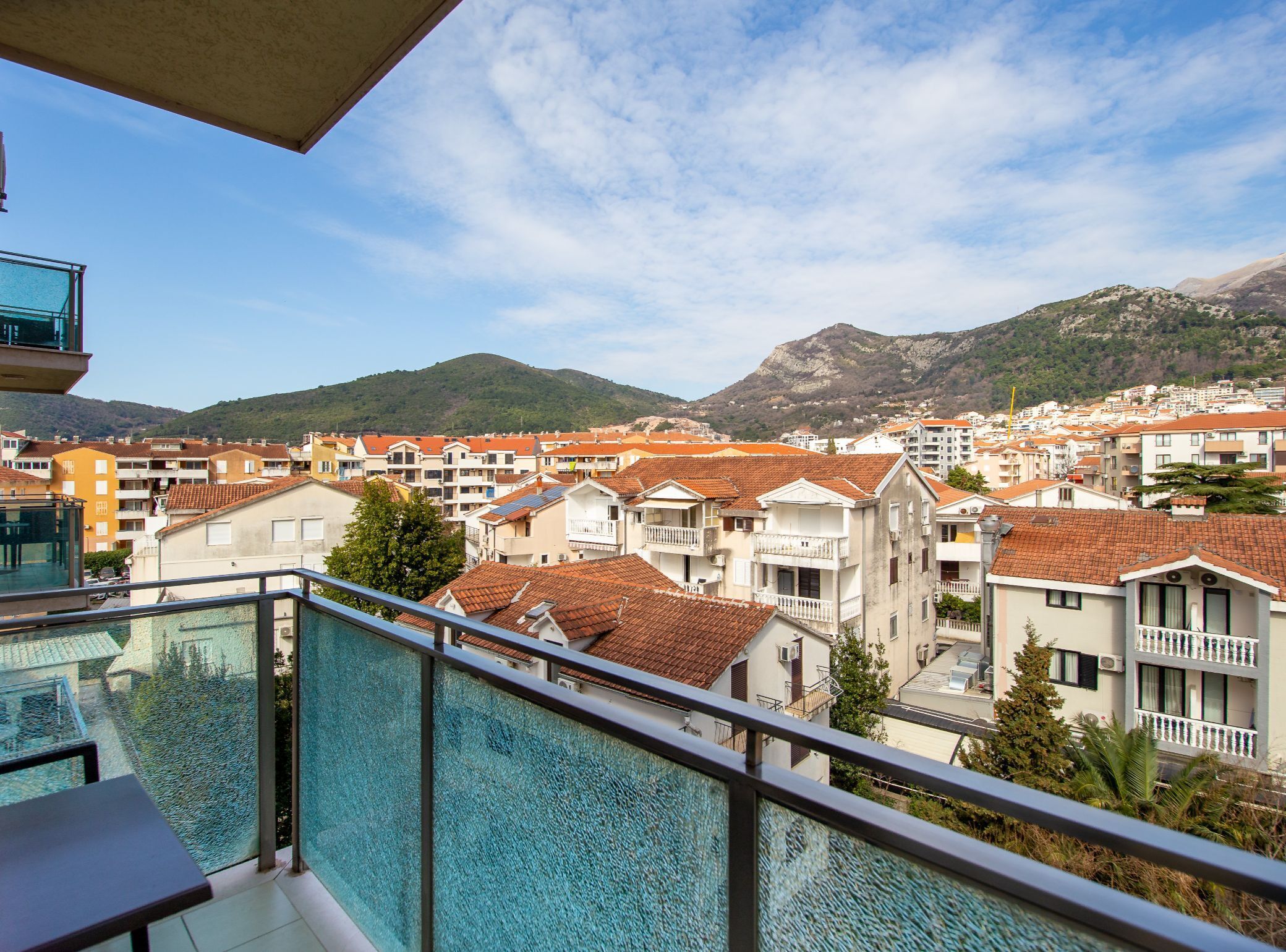 Hus (Two Bedroom Family Suite 106) | Balkong