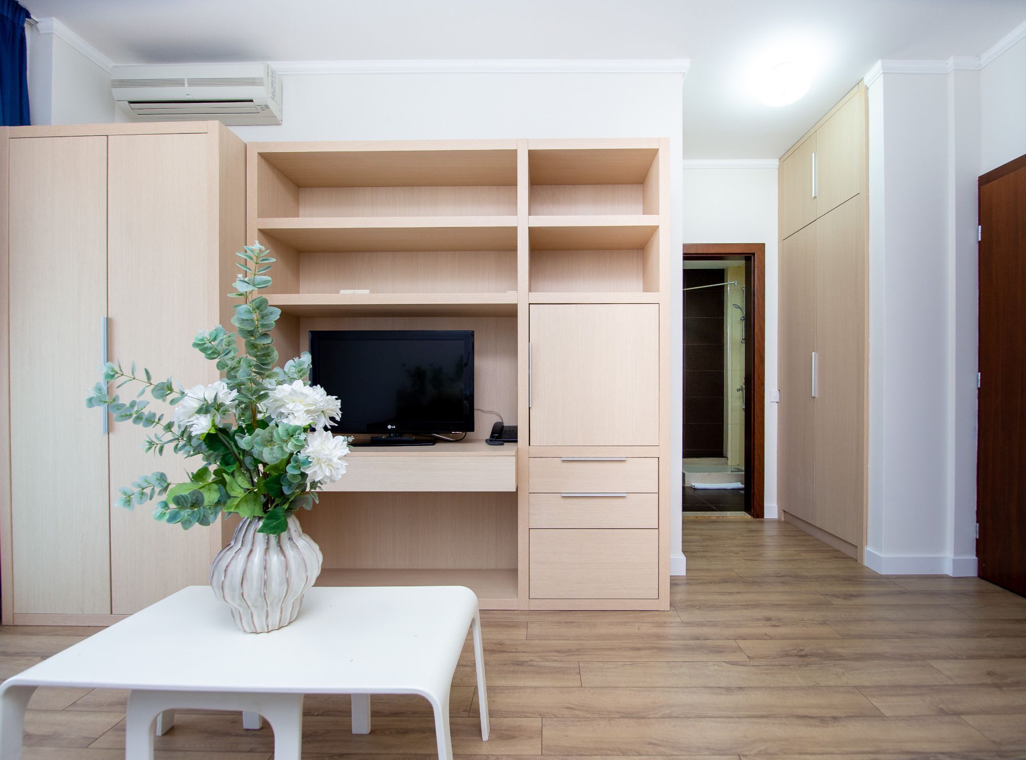 House (Standard Double Room 202) | Living room