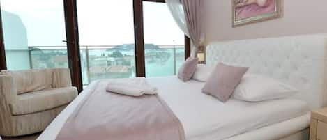 Maison (One Bedroom Suite with Double Bed 102)