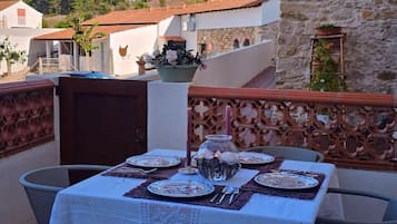 Deluxe House, Garden View | Terrace/patio