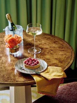 Quarto standard, vista para a cidade | Alimentação e bebidas