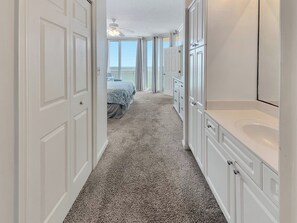 2 bedrooms, iron/ironing board, WiFi, bed sheets - Vitamin Sea at The Pearl (Navarre Beach)