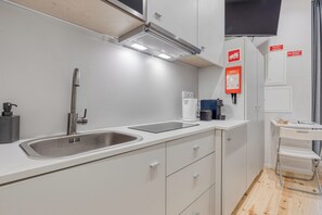 Private kitchen - Vrbo Property (Porto)