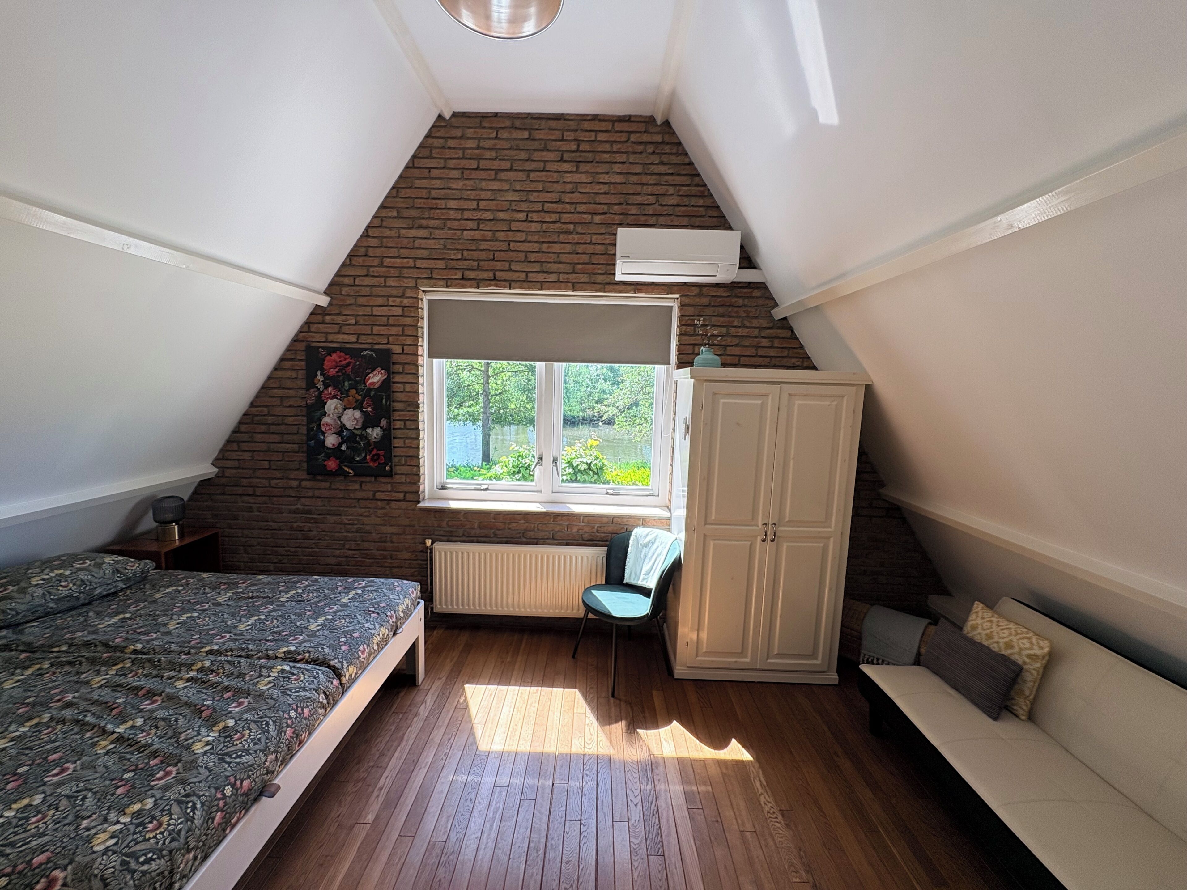 1 bedroom, iron/ironing board, travel cot, free WiFi