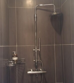 Dusche mit Handbrause