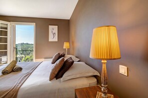 WiFi, bed sheets - Guest Room 'Chambre Taupe' with Shared Pool, Near Sarlat (Proissans)
