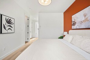 Room - Rooftop + Garage | 3 Private Ensuites, 2 King Beds (Calgary)