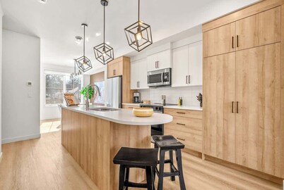 Rooftop + Garage | 3 Private Ensuites, 2 King Beds