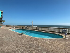 Pool - Relaxing 2-bedroom beachfront condo with pool and hot tub in Murrells Inlet (Murrells Inlet)