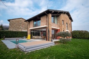 Exterior - GuestHost - A modern and welcoming 165 square meters villa, perfect for six people. The property is a renovated barn and enjoys excellent views of the Piacenza hills and the city of Piacenza.Guests can enjoy a relaxing and peaceful stay, typical of this  (Ponte dell'Olio)