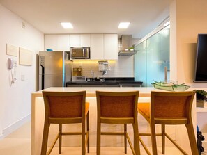 Private kitchen - Entire beachfront apartment on Itaparica Beach. (Vila Velha)