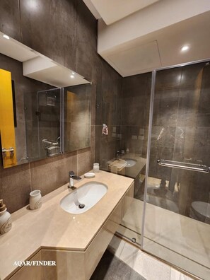 Apartemen Comfort, kamar mandi pribadi, pemandangan kota | Kamar mandi