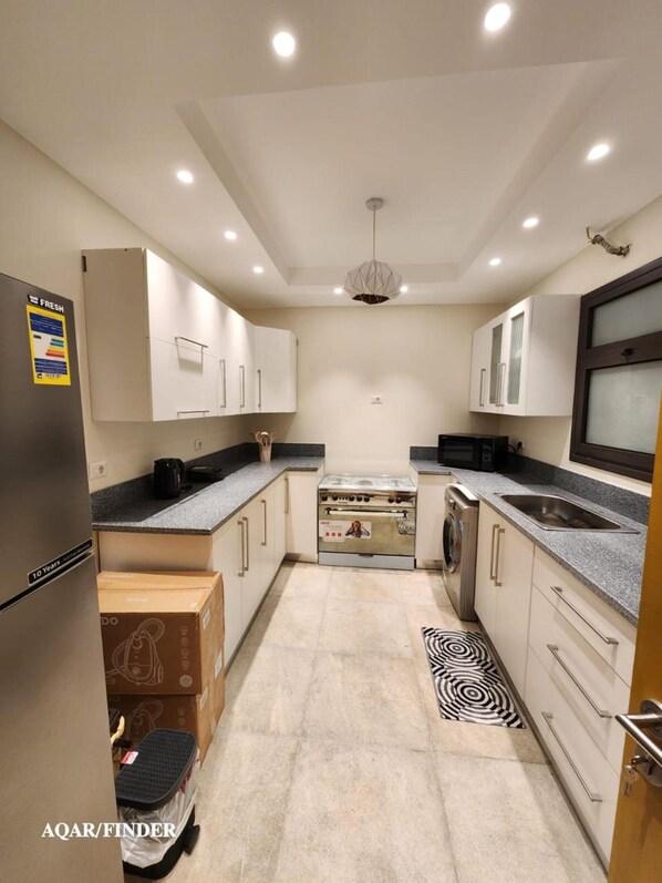 Microwave, oven, stovetop, cookware/dishes/utensils